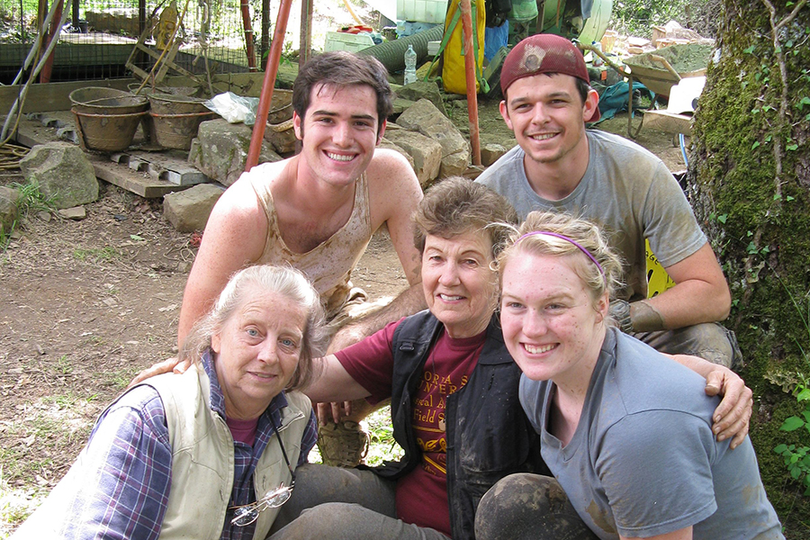 2006 - Cheryl Sowder, Nat Coombs, Tyler Haynes and Ellie Margadant with Dr. de Grummond and a discovered Roman bucket. Courtesy photo.