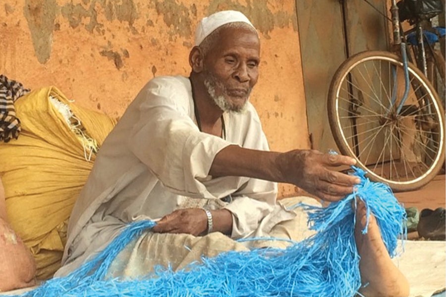 Amadou Diallo making rope in Ouélessébougou, Mali. 