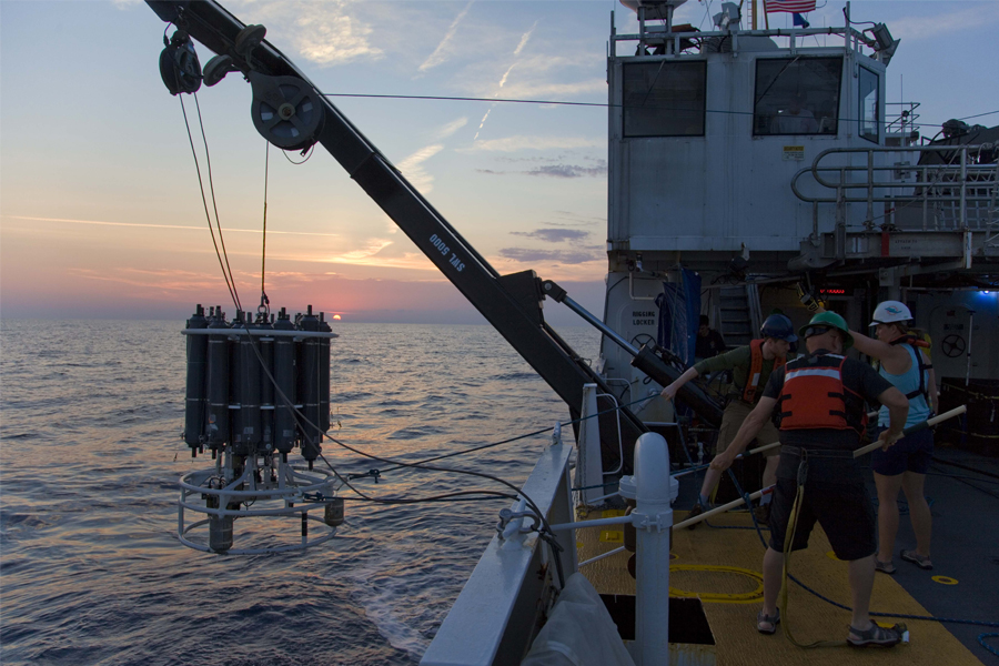Researchers on the NOAA ship 