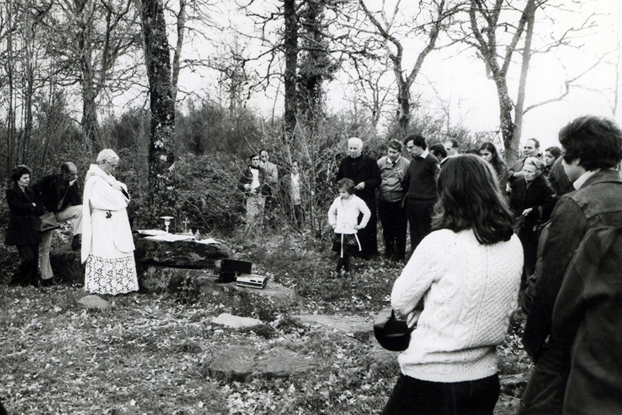 1973 – Consecration at Cetamura dig site. Courtesy photo.